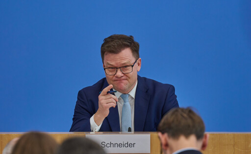 Bundesumweltminister Carsten Schneider in der Bundespressekonferenz