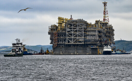 DIESES FOTO WIRD VON DER RUSSISCHEN STAATSAGENTUR TASS ZUR VERFÜGUNG GESTELLT. [RUSSIA, MURMANSK REGION - JULY 21, 2023: A view of Novatek's gravity-based structure platform for production of liquefied natural gas. Lev Fedoseyev/TASS]